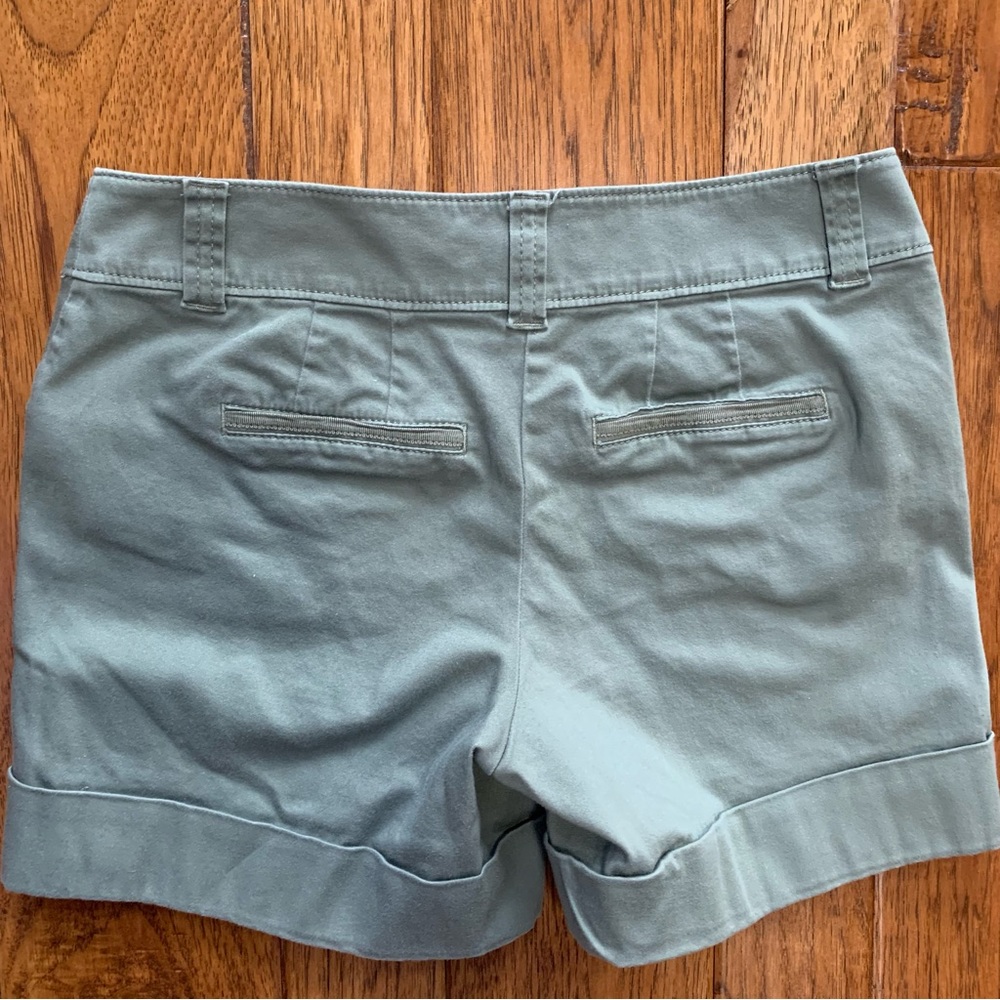 White House Black Market | Army Green Cuffed Shorts | Sz 00 - Picture 10 of 12